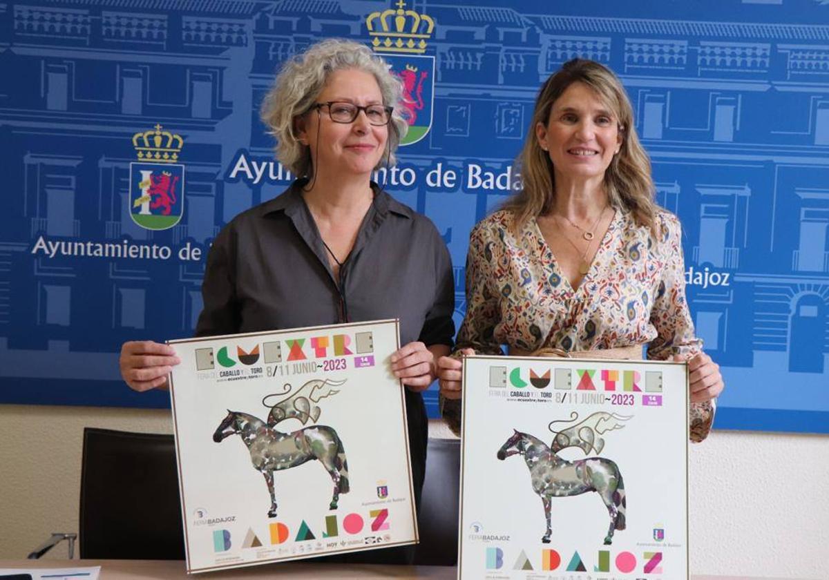 La concejala delegada de Ifeba en funciones, Blanca Subirán, acompañada de la directora de la feria, Pepa Dueñas, ha presentado esta nueva edición de la Feria del Caballo y del Toro.