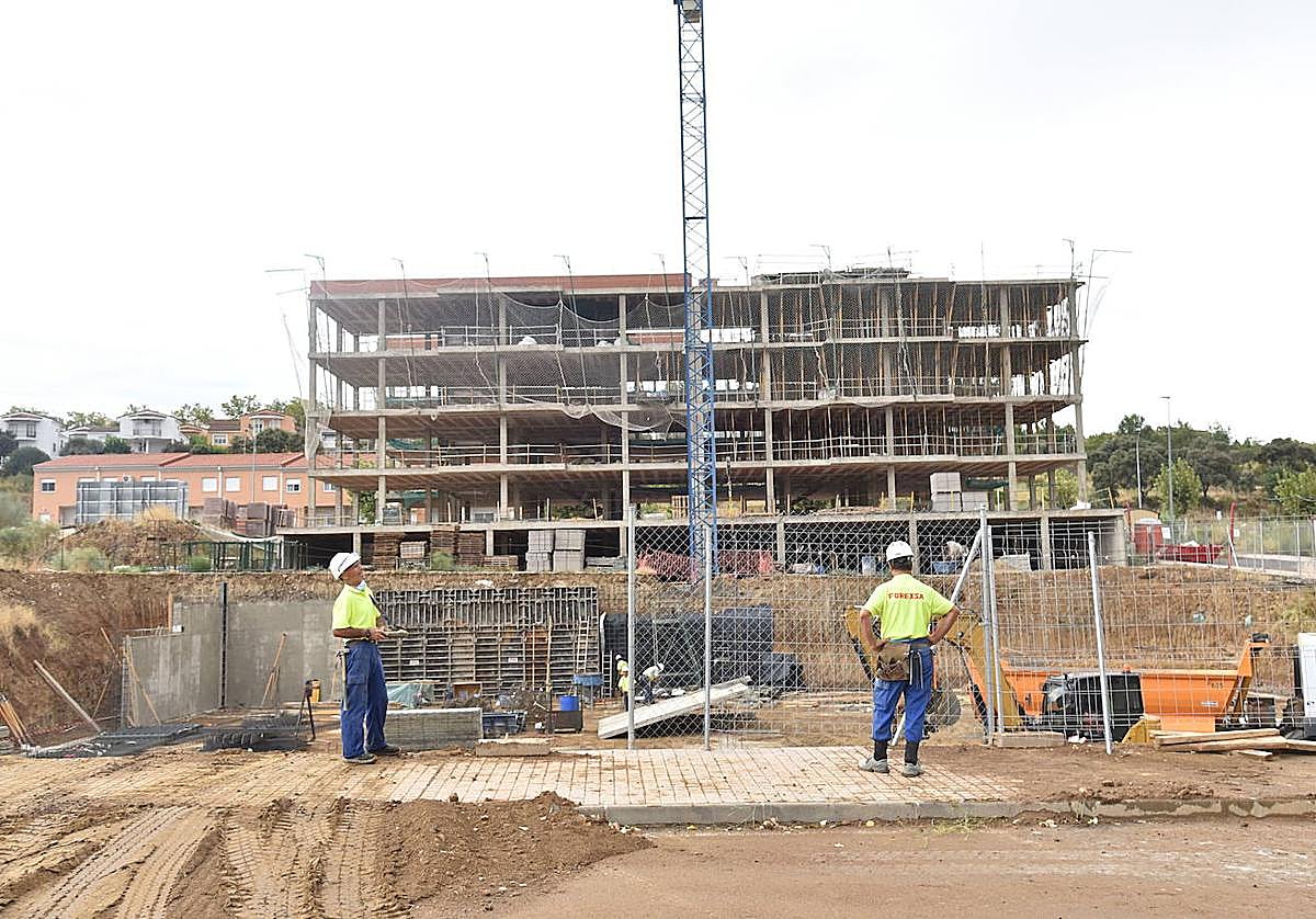 La firma de hipotecas cae un 35,8% en doce meses y el importe baja a 82.000 euros