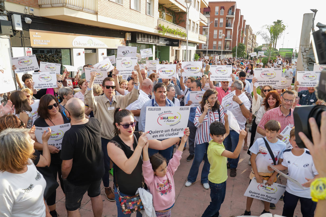 Manifestación de apoyo a la fusión de Don Benito-Villanueva (I)