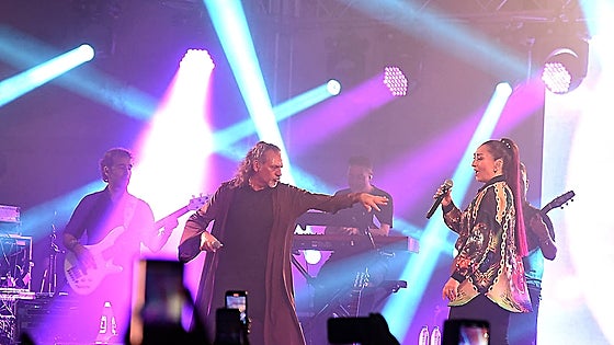 El concierto de Camela en Plasencia se convirtió en un karaoke multitudinario
