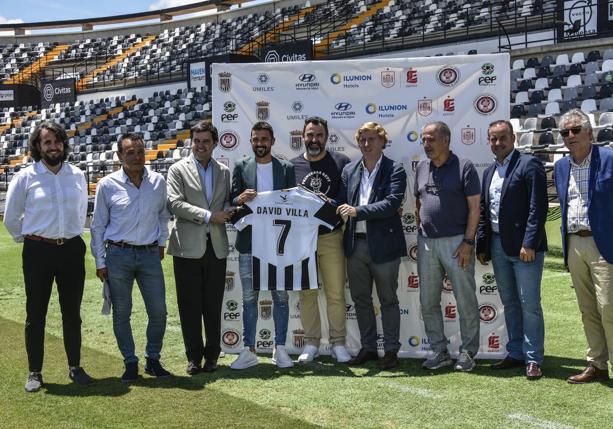 Presentación del partido benéfico en el Nuevo Vivero, con David Villa como padrino.