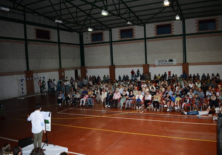 Mitin de Apal en Almendral de cierre de campaña.