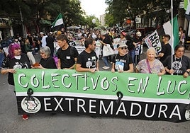 Cabeza de la manifestación que comenzó en la Cruz de los Caídos.