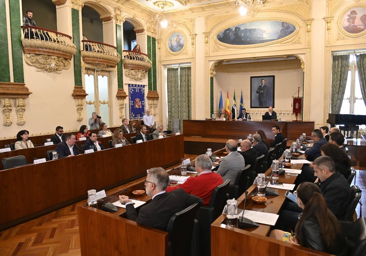 Pleno de la Diputación de Badajoz en una imagen de archivo.