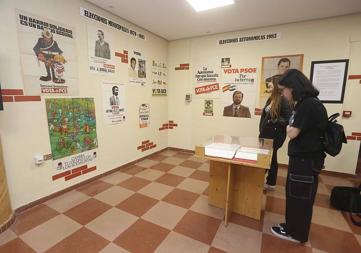 Parte de la cartelería expuesta en el Archivo Municipal.