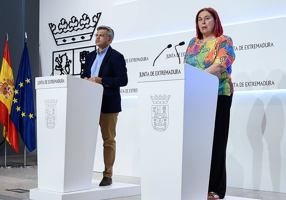 Juan Antonio González y Begoña García en una comparecencia en la Presidencia de la Junta.