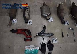 Detienen a tres hombres en Plasencia por robar catalizadores de coches