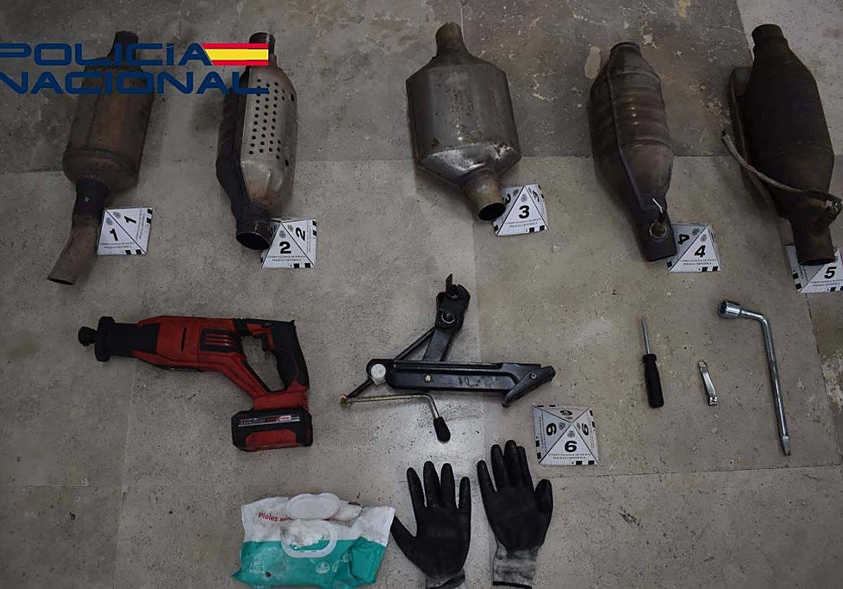 Detienen a tres hombres en Plasencia por robar catalizadores de coches
