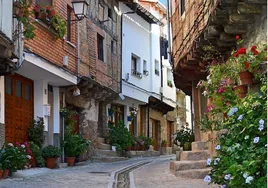 Calle típica de San Martín de Trevejo