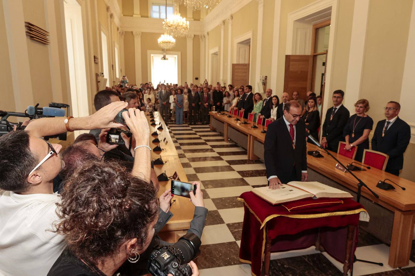 Pleno de investidura en el Ayuntamiento de Cáceres