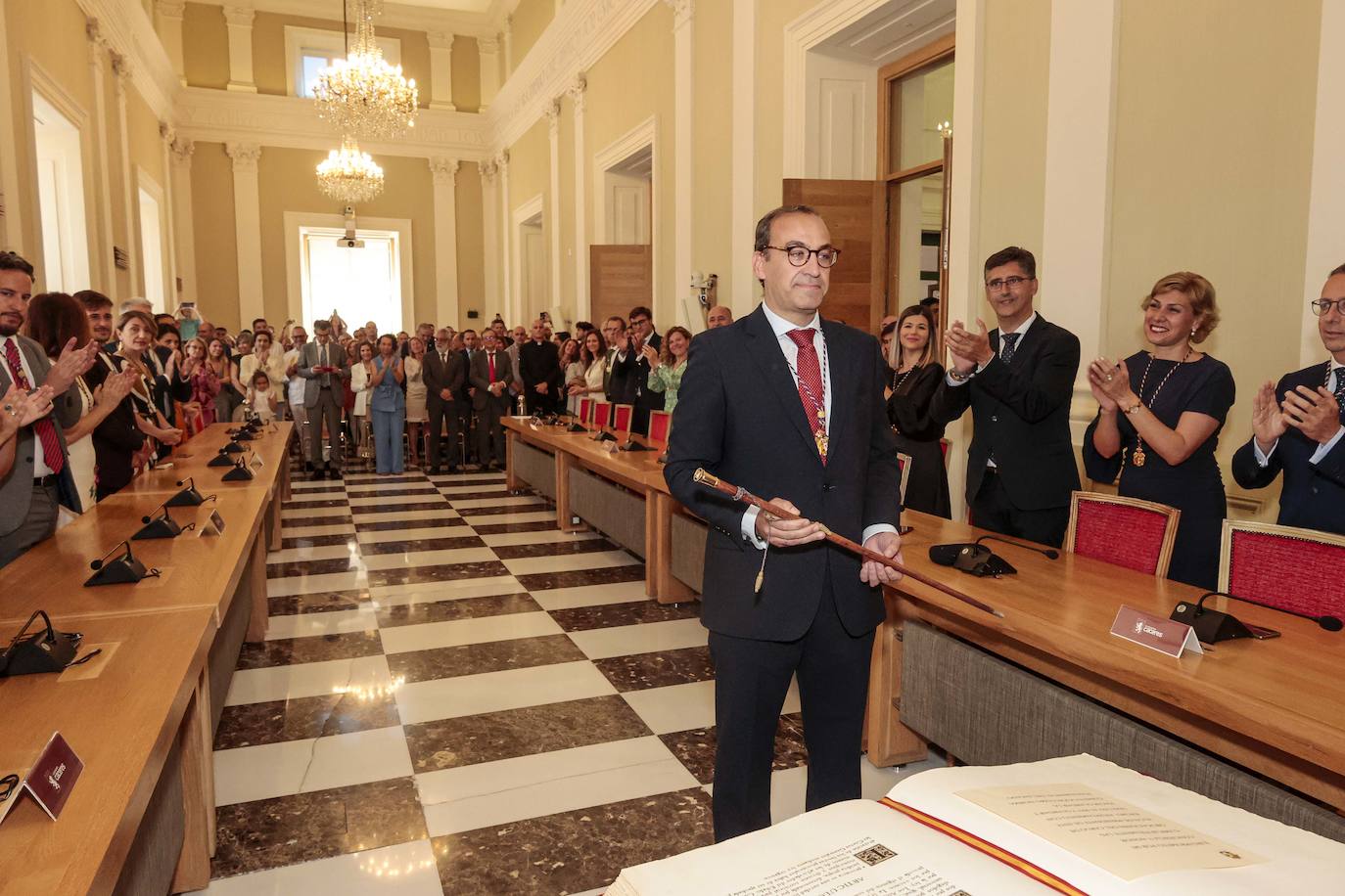 Pleno de investidura en el Ayuntamiento de Cáceres