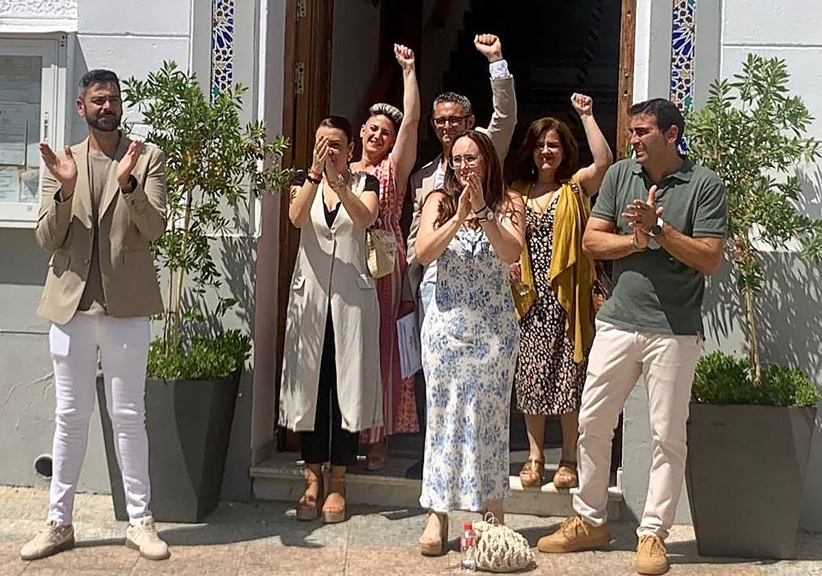 La izquierda de Calamonte celebra la investidura de Lola Enrique Jiménez.