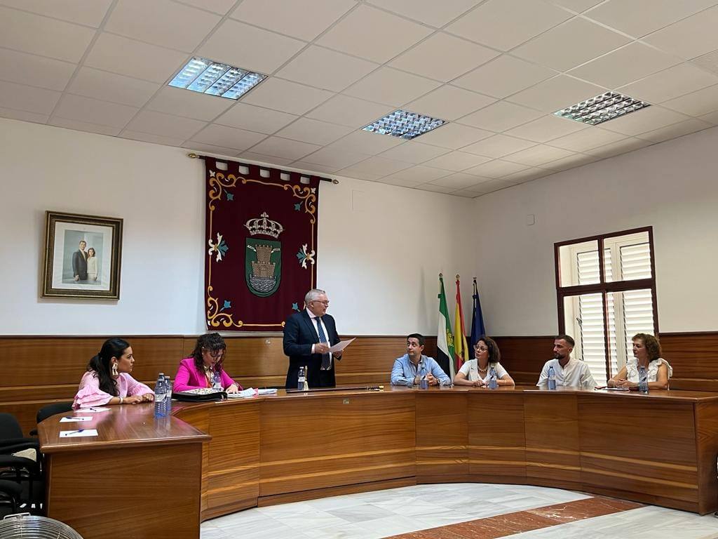 El alcalde, tras su toma de posesión, dio su discurso de inicio de mandato.