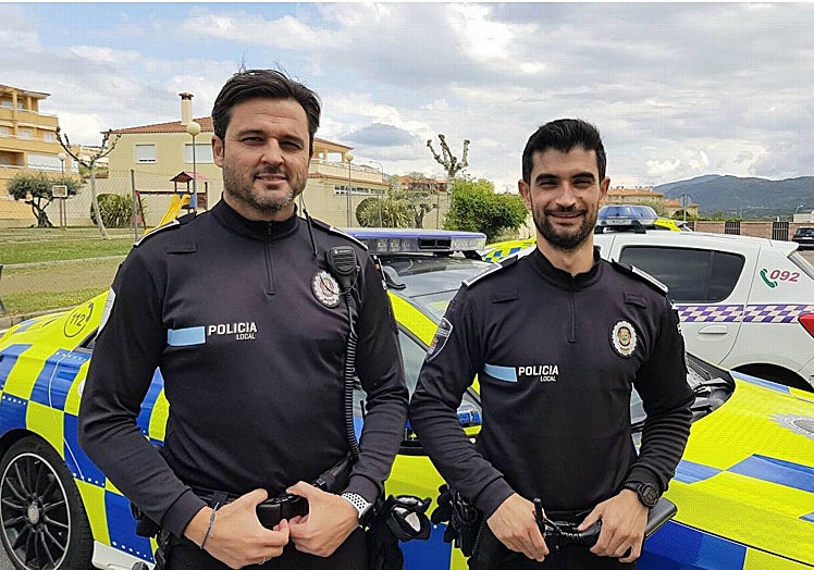 Los policías locales de Plasencia Pedro Velázquez y José Manuel Merino.