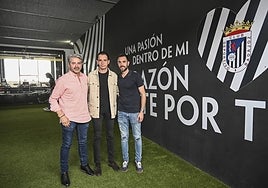 David Tenorio, en el centro, junto a Gudi (izq.) y Guzmán Casaseca, ayer en el Nuevo Vivero.