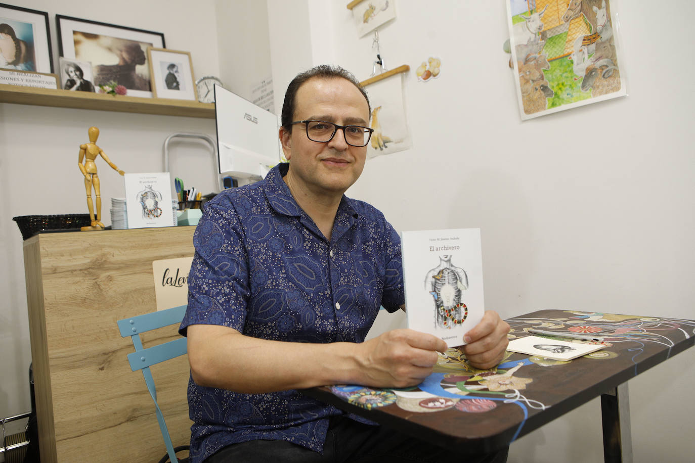 Víctor Manuel Jiménez presentó 'El archivero' en 'La lente y el pincel'. 