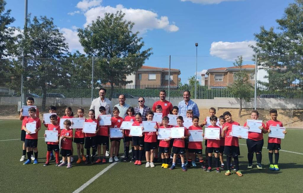 Clausura de la escuela 'Adelardo Covarsí'. 