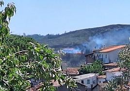 Evolución favorable en la extinción del incendio forestal en Torre de Don Miguel