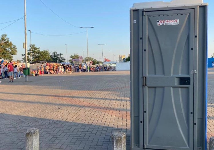 El único 'policlean' que hay en la zona de atracciones y que no funciona.