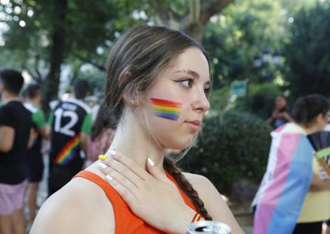 Imagen secundaria 1 - La Fiesta del Orgullo clama por los derechos LGTBI en Cáceres