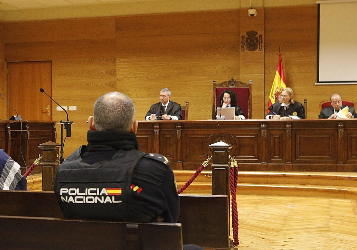 Tribunal de la Sala de lo Civil y Penal presidido por María Félix Tena, que ha sido ponente en este caso.