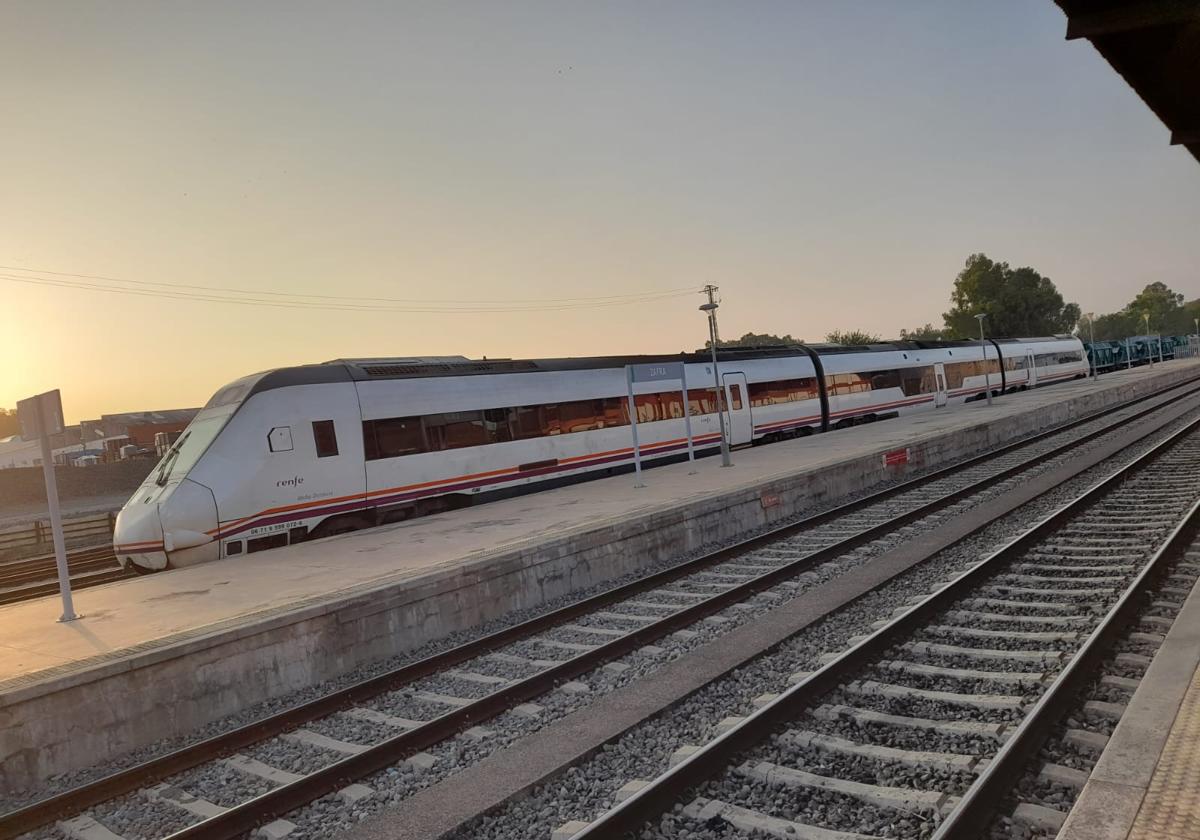 El tren Zafra-Mérida se avería en la estación de origen