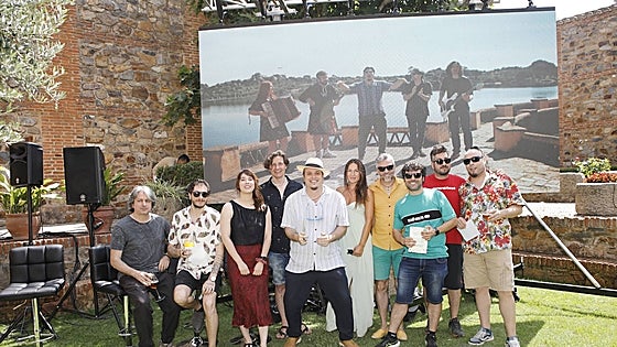 La Diputación de Cáceres promociona la provincia en un videoclip con artistas de la tierra