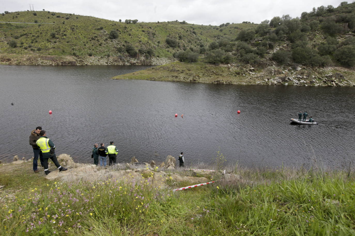 Intervención de la Guardia Civil en el río Almonte.