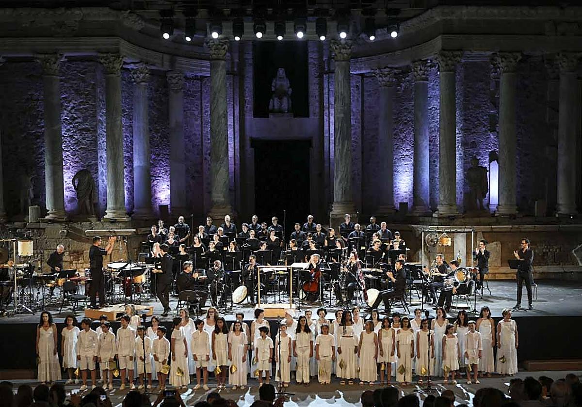 'La Orestiada' arrancó los primeros aplausos del verano en el Festival de Mérida.