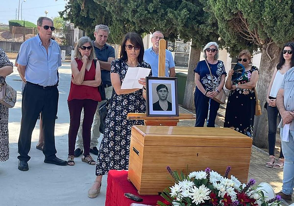 Intervención familiar en el entierro de Isaac Rodríguez.