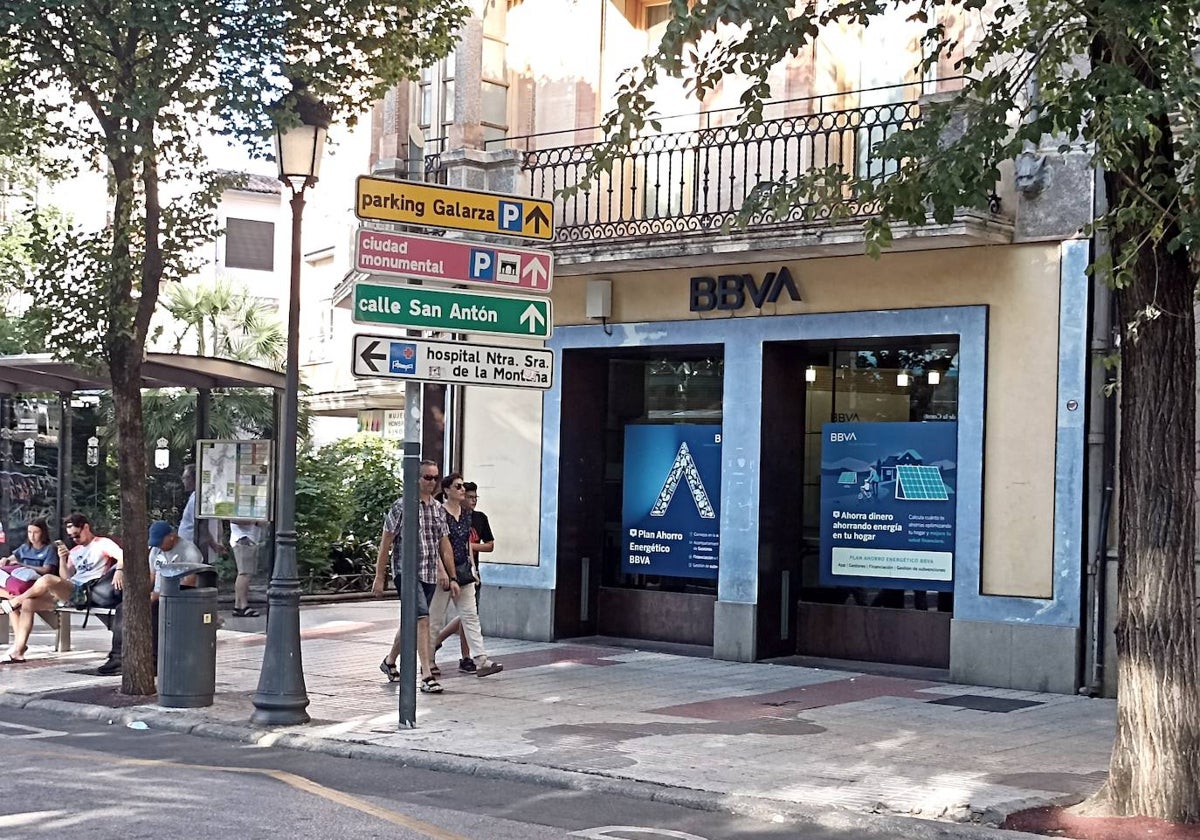 Retiró 25.000 euros de esta sucursal de la avenida de España de Cáceres.