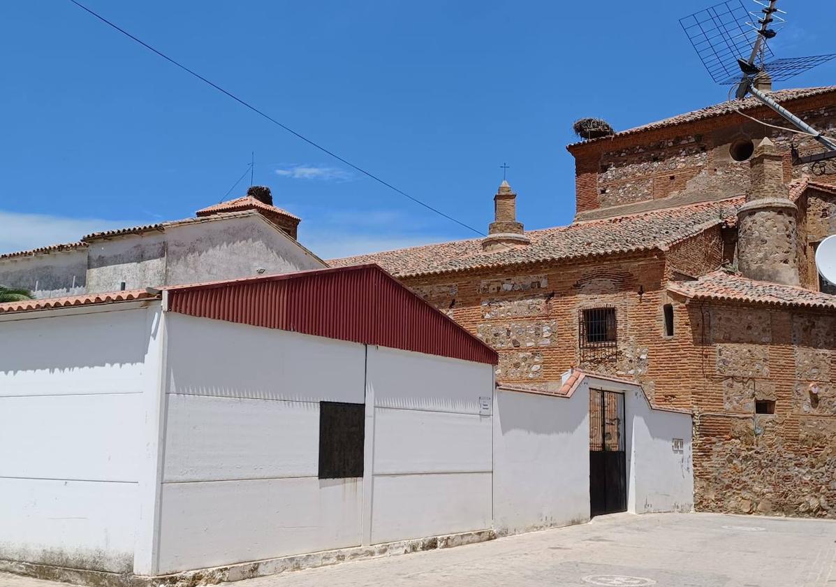 Parte de las dependencias anexas a la parroquia que el Ayuntamiento planteaba derribar.