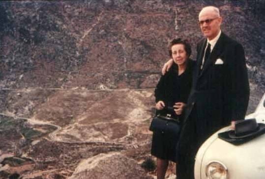 Eladia y Pedro en el Puerto de El Pico (Ávila) en 1964, cinco años antes de su muerte por un accidente de circulación.