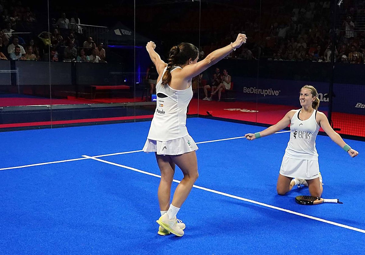 Paula Josemaría y Ari Sánchez celebran el título en el Open de Valencia.
