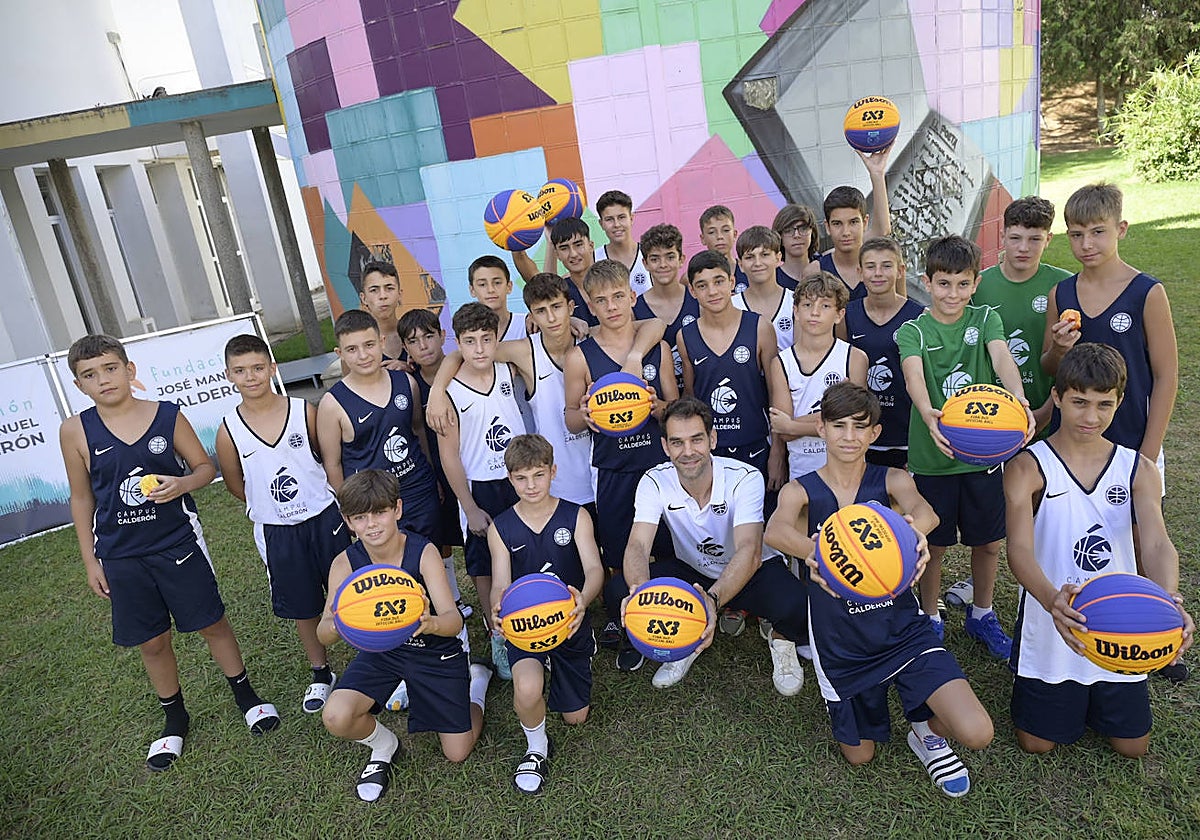 José Manuel Calderón con algunos de los participantes de su campus.