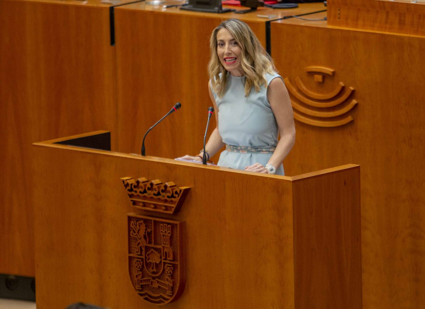 Imágenes del discurso de investidura de María Guardiola (II)