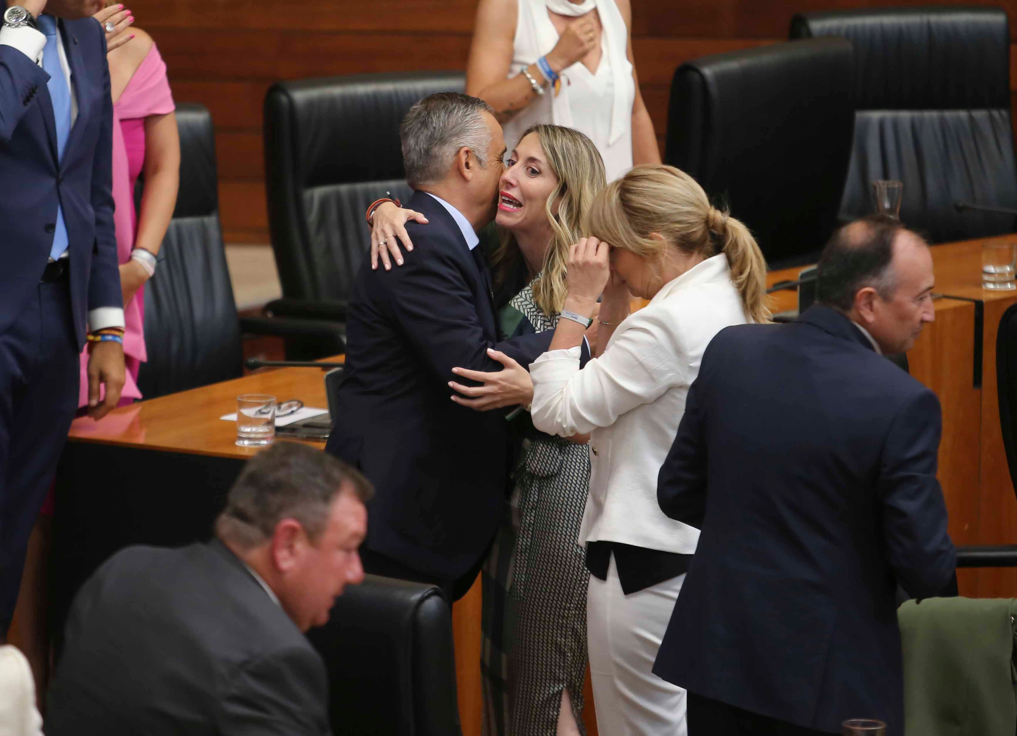 Besos y abrazos para la primera presidenta de Extremadura