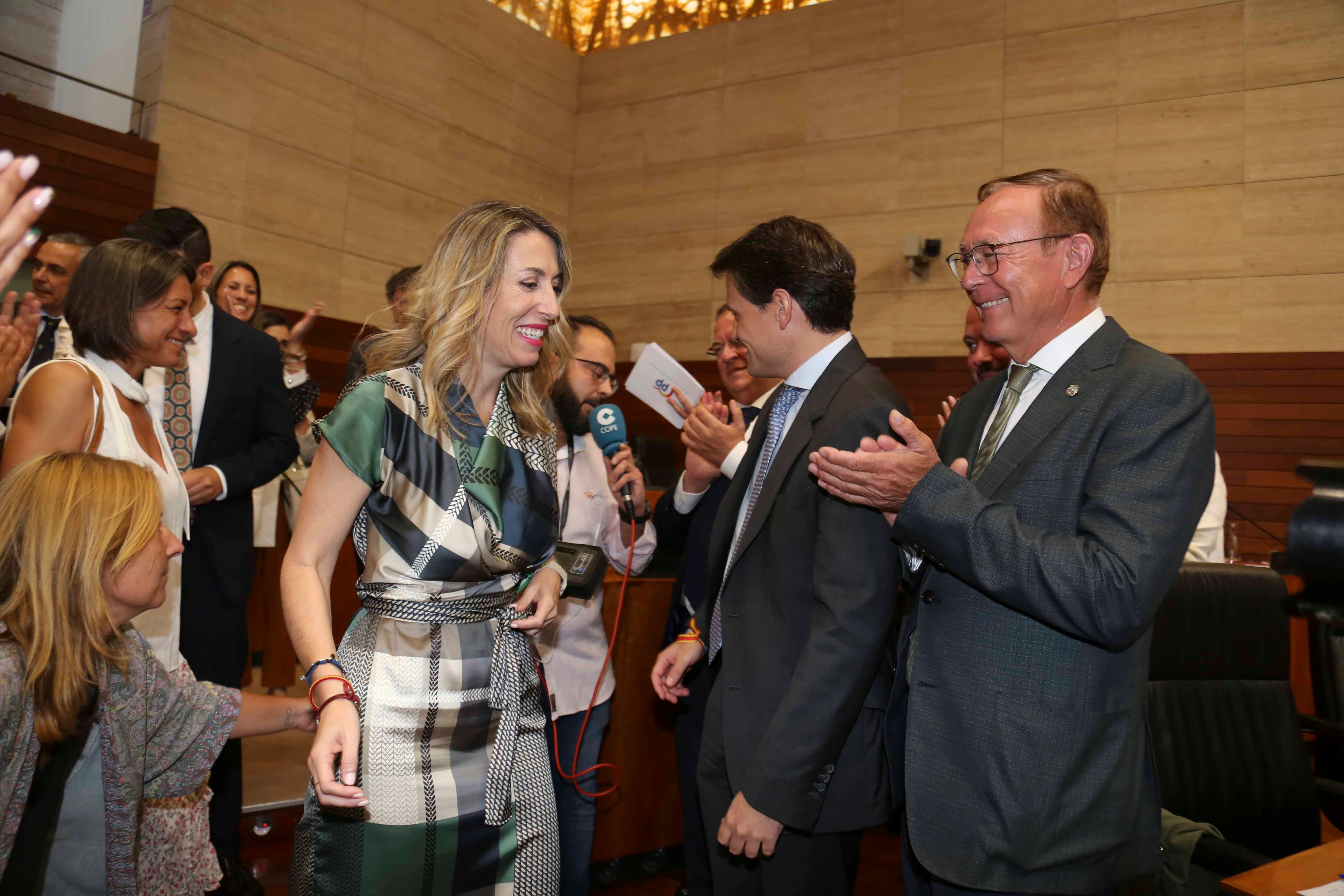 Besos y abrazos para la primera presidenta de Extremadura