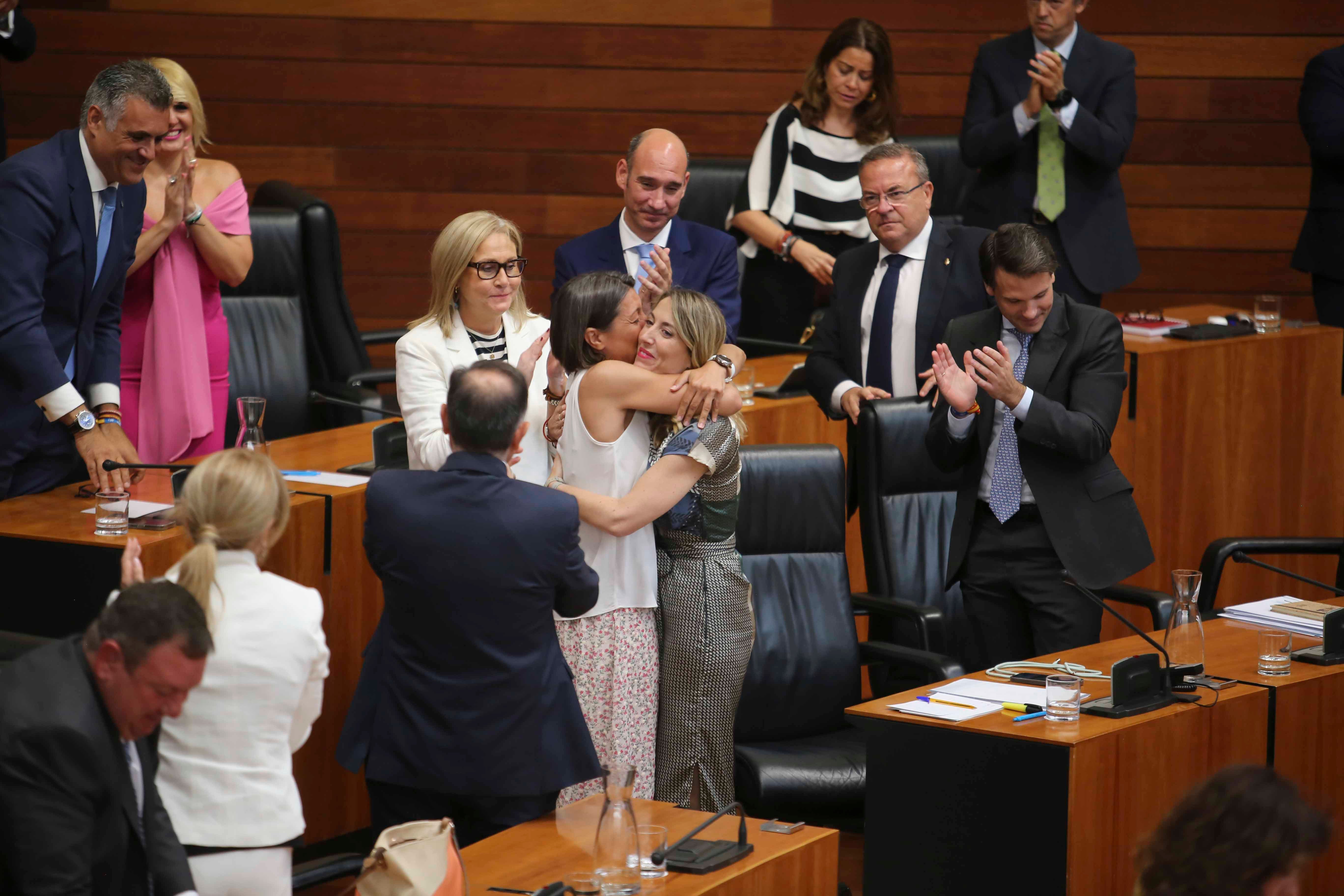 Besos y abrazos para la primera presidenta de Extremadura