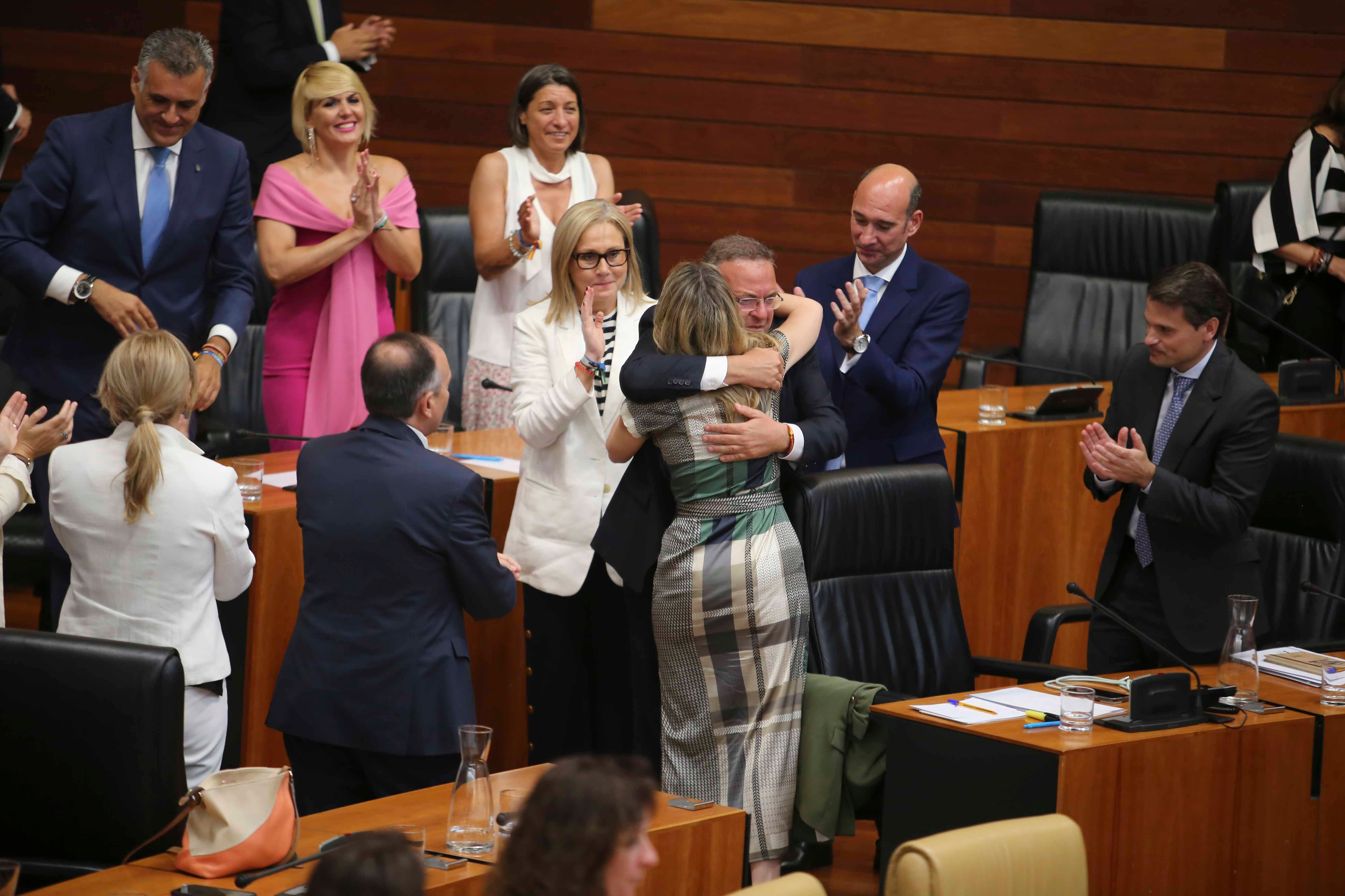 Besos y abrazos para la primera presidenta de Extremadura