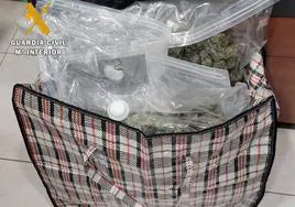 Detenidas dos personas en Torremejía que llevaban más de tres kilos de marihuana en el maletero