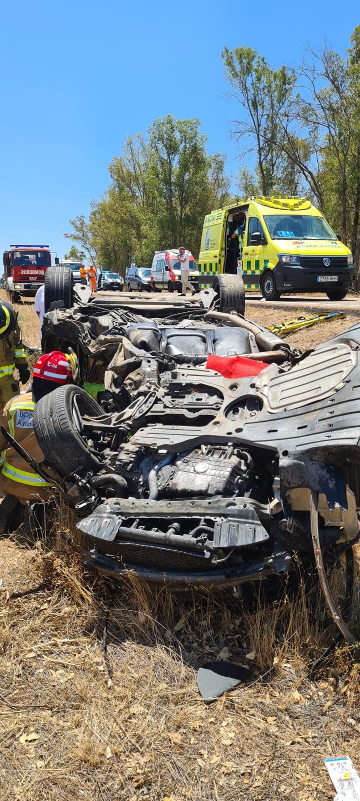 Así han quedado los vehículos tras el accidente cerca de Badajoz