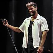 Noche de sentimientos en el concierto de Pablo Alborán en La Alcazaba de Badajoz
