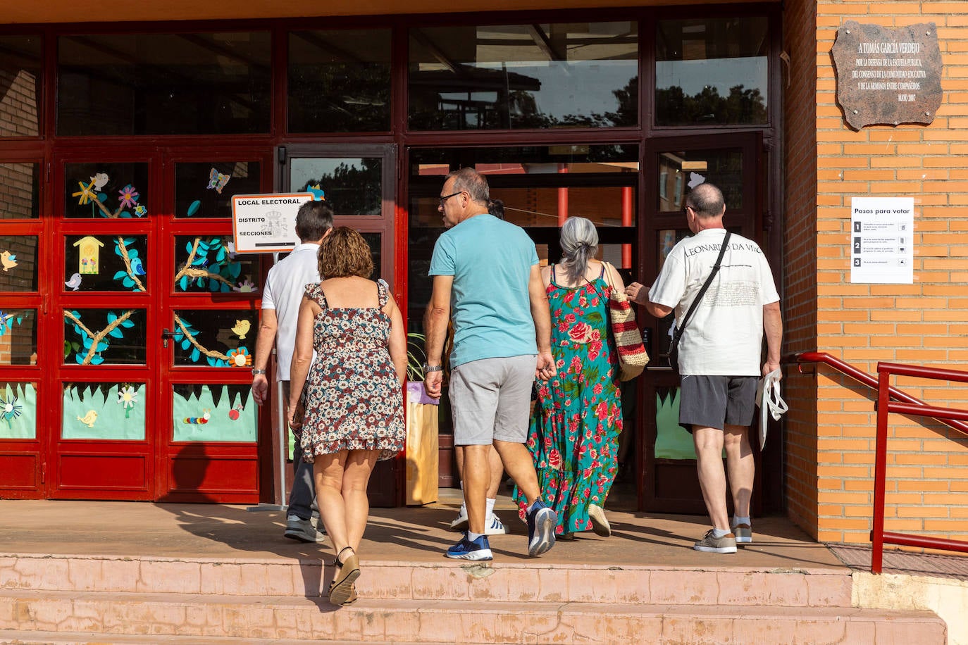 Así han votado los extremeños hasta mediodía este domingo