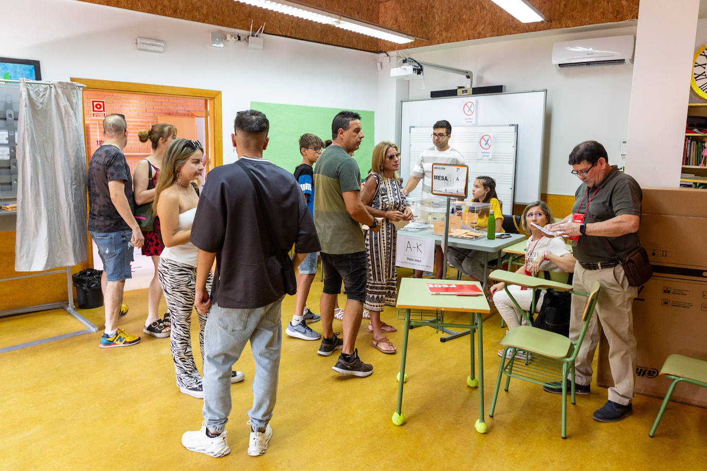 Así han votado los extremeños hasta mediodía este domingo