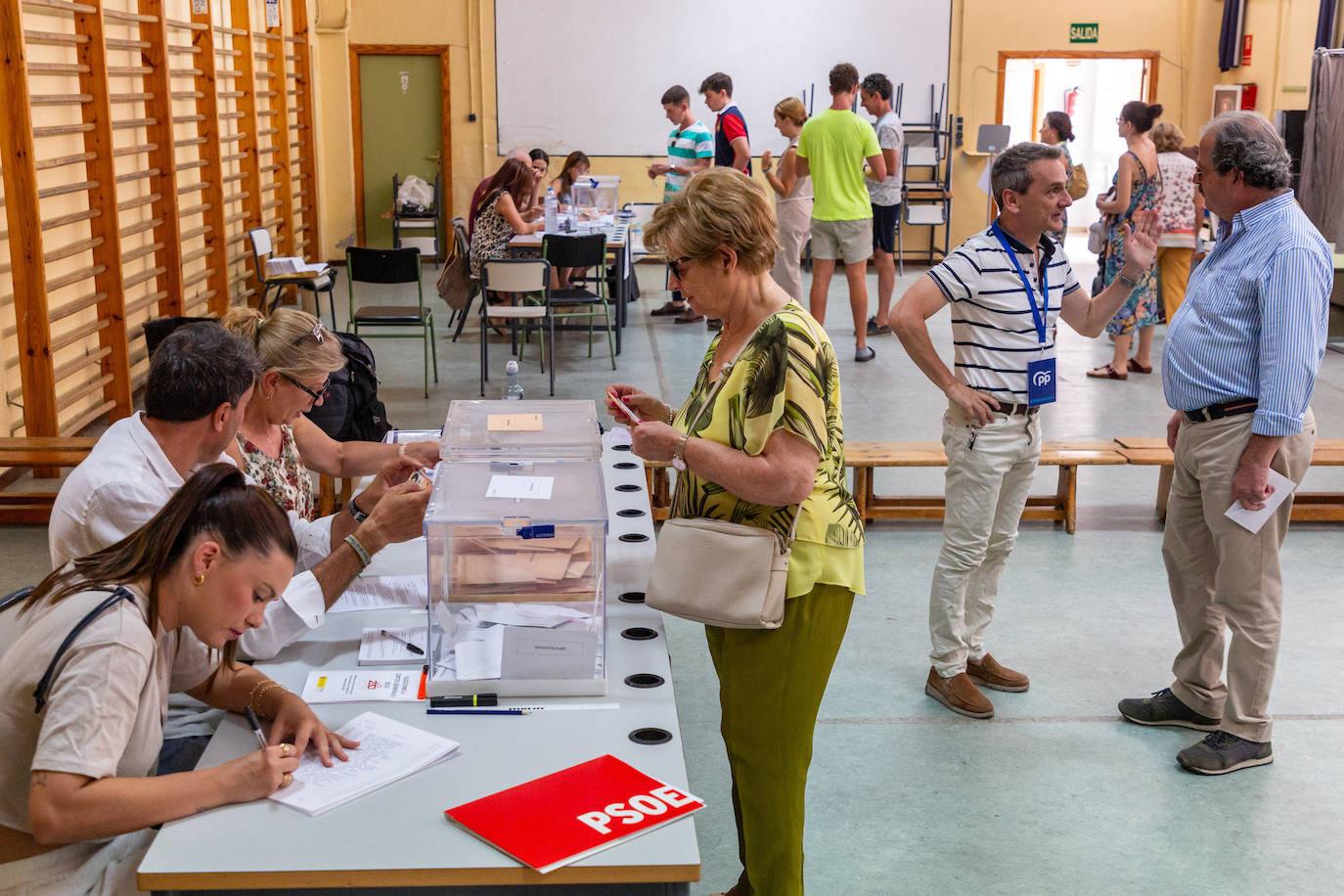 Así han votado los extremeños hasta mediodía este domingo