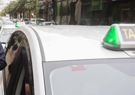 Estafan en Cáceres a un hombre al cobrarle trece viajes de taxi que no hizo
