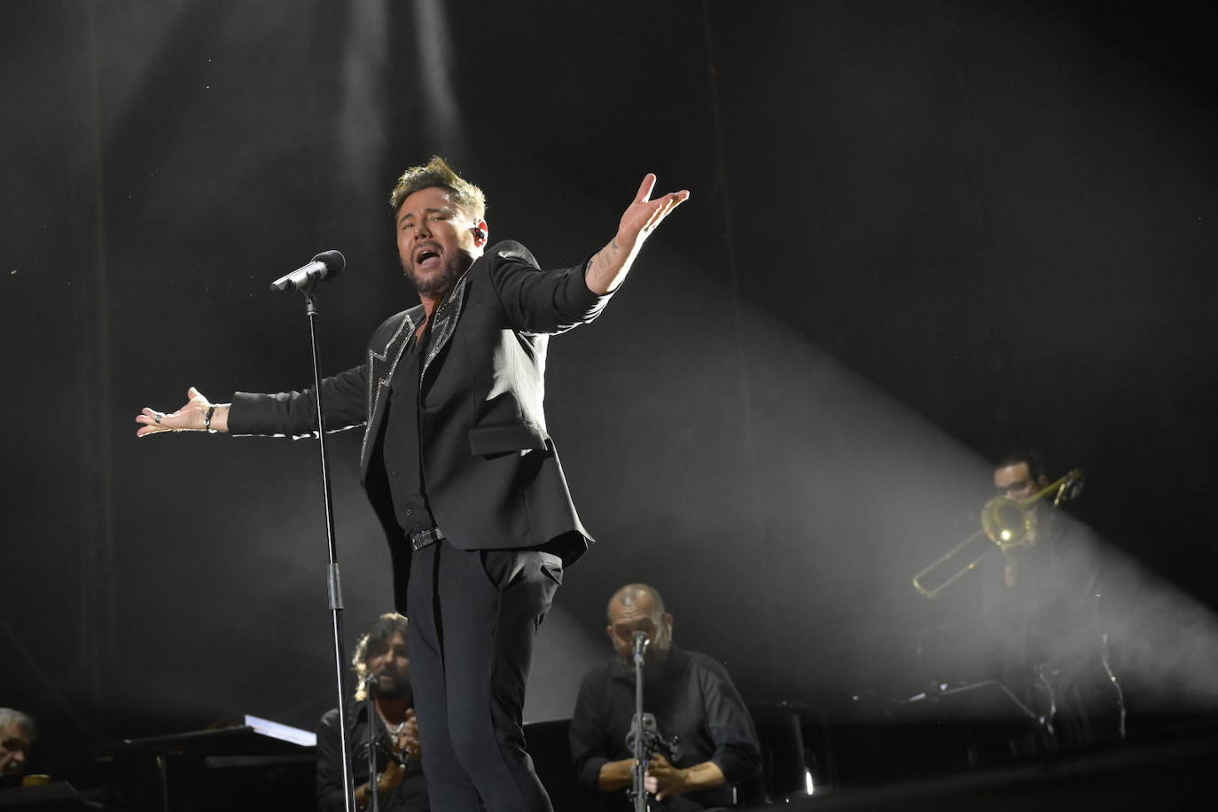 Actuación de Miguel Poveda en el Alcazaba Festival de Badajoz