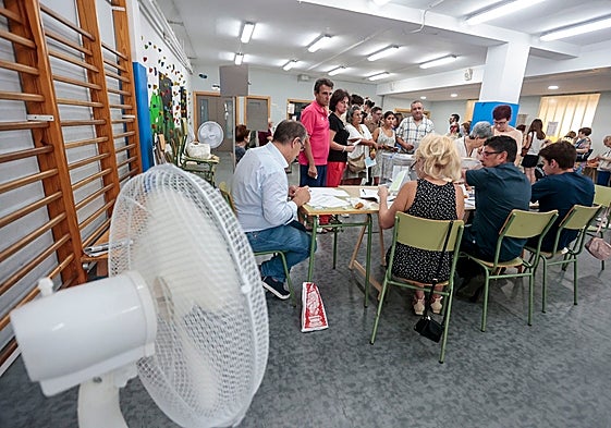 Verano azul casi negro para el PP