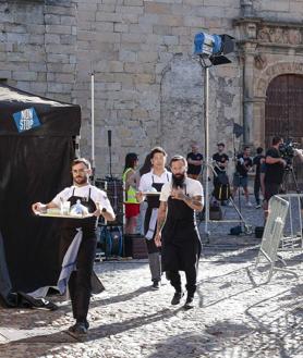 Imagen secundaria 2 - Expectación por el despliegue de MasterChef en la Ciudad Monumental de Cáceres